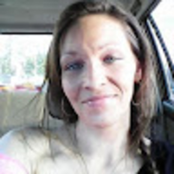 Meet your Posher, Ariana - Picture 1 of 1